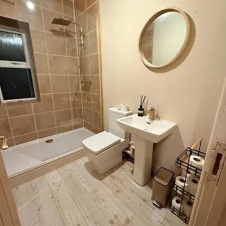 Contractor 4bd Long W Wi-fi, Washer, Smart Tvs & Parking Carlisle (Cumbria)