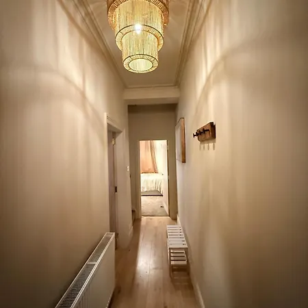 Holiday home Contractor 4bd Long W Wi-fi, Washer, Smart Tvs & Parking *